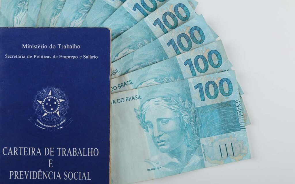 O Governo do estado do Rio Grande do Sul apresentou uma série de mudanças normativas e propostas, incluindo os benefícios de pagamento de salários aos servidores estaduais, demonstrando seu compromisso com os servidores públicos.