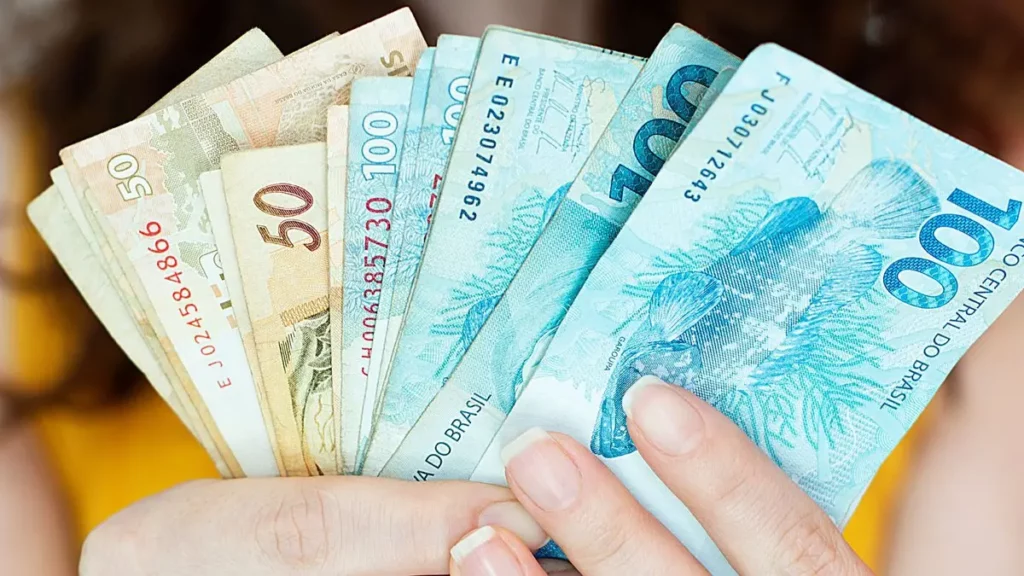 A notícia é que algumas parcelas foram esquecidas pelos beneficiários e eles estão sendo convocados para retirá-las.