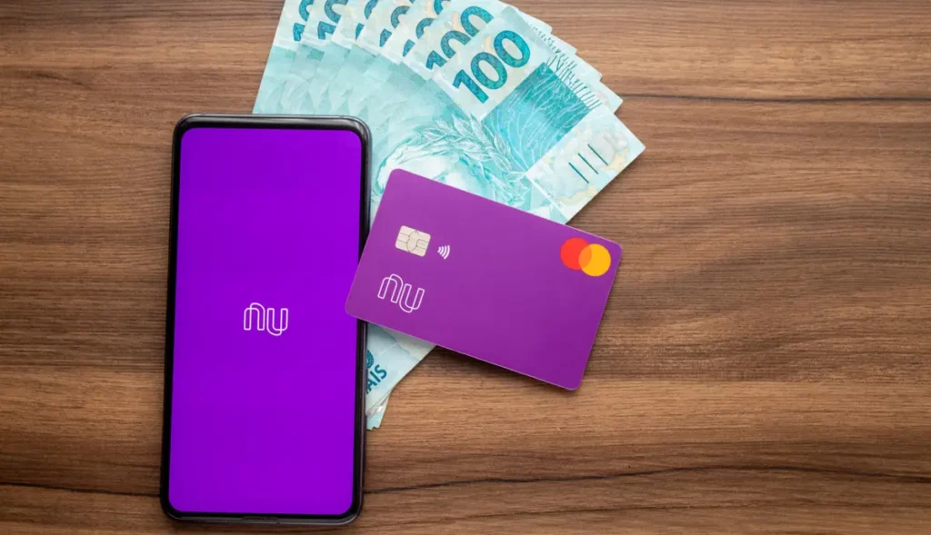 O Nubank lançou mais um produto para seus clientes. A partir de agora, as instituições financeiras oferecem uma nova modalidade de empréstimo: em antecipação ao saque do aniversário do FGTS.