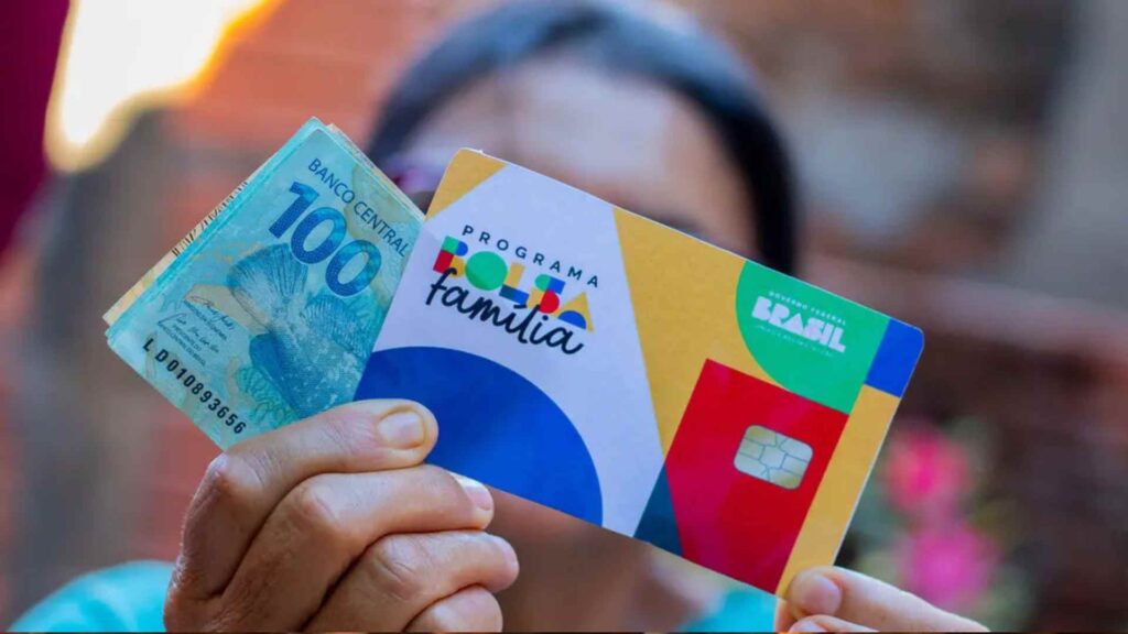 Janeiro foi uma ótima notícia para os beneficiários do Bolsa Família. O governo federal confirmou a liberação de mais R$ 100,00 que serão adicionados aos pagamentos recorrentes desse programa a partir de hoje, dia 18.
