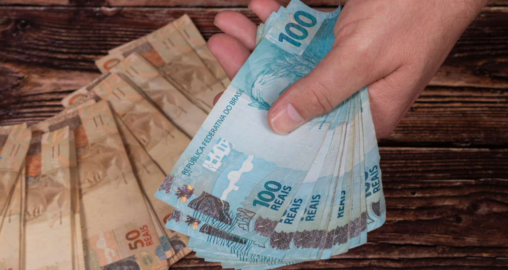 O Auxílio Cesta Básica, programa do governo brasileiro que visa ajudar famílias em situação de vulnerabilidade econômica, continua sendo uma importante rede de proteção para muitos.