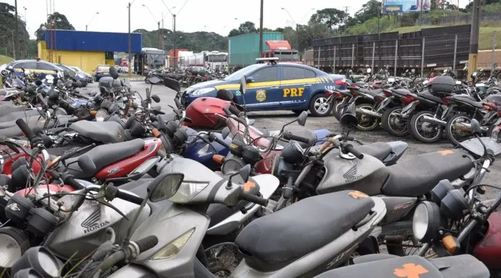 A Polícia Rodoviária Federal (PRF) no Amapá realizará um leilão online de 151 carros, motos e carretas em Macapá a partir desta segunda-feira (12). 