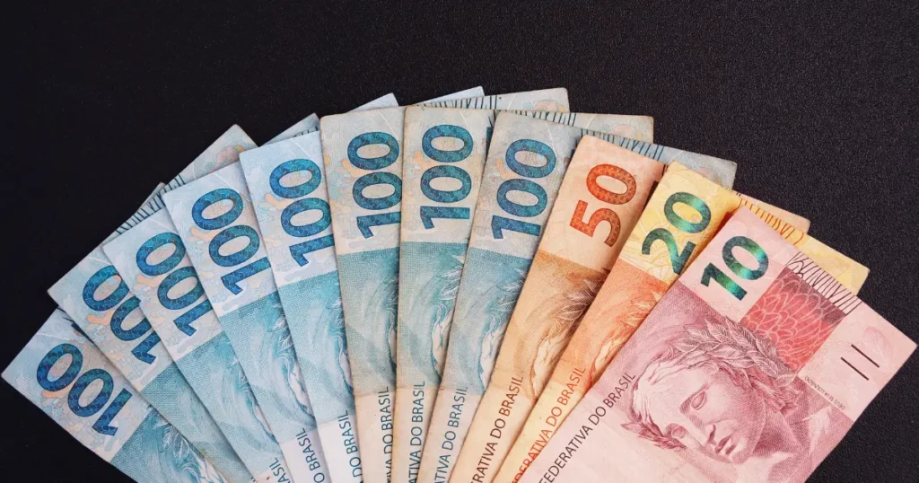 Muitas famílias brasileiras neste momento ainda estão passando por dificuldades financeiras devido ao impacto da recente pandemia.