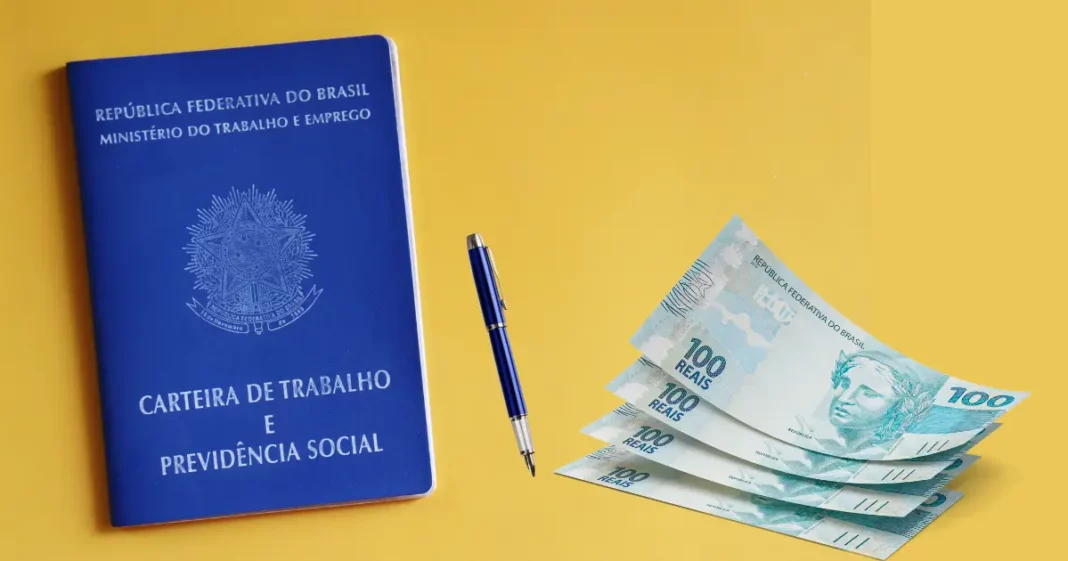 O salário mínimo é a base dos pagamentos que um trabalhador no Brasil em vínculo empregatício formal deve pagar todos os meses.